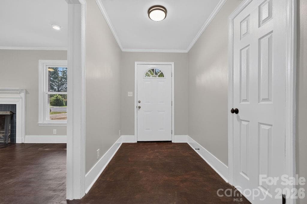 front door entrance - 425 Roberts Street, Salisbury