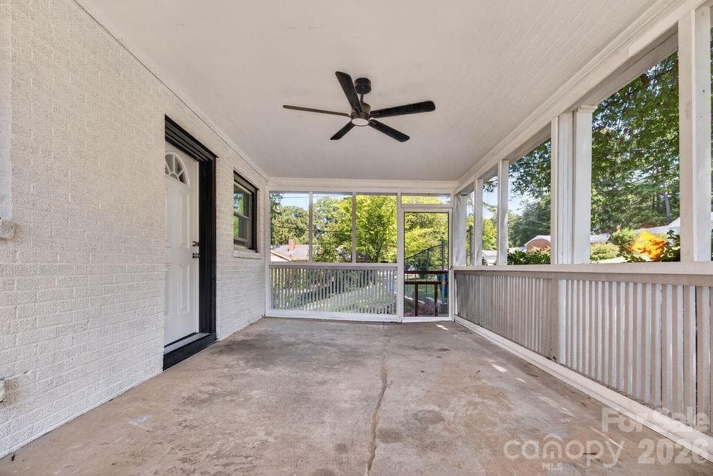 screened porch - 425 Roberts Street, Salisbury