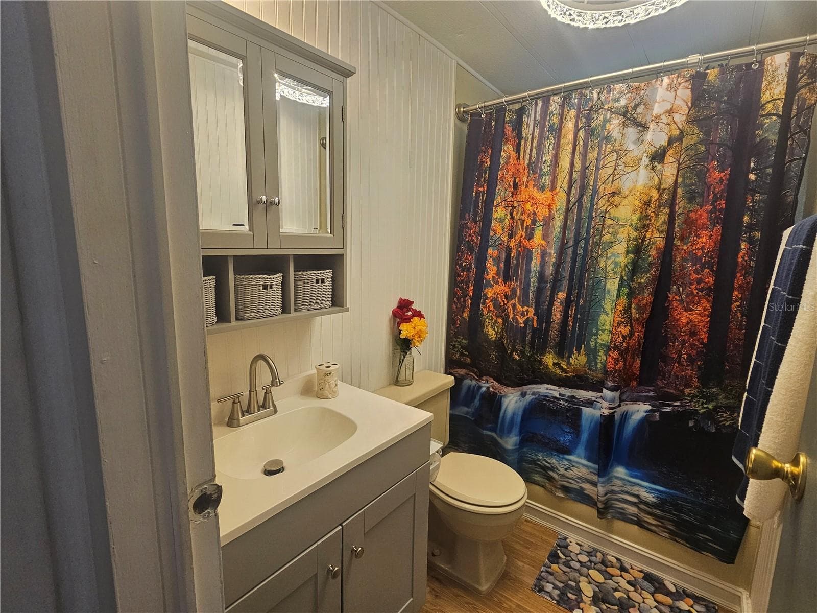 Guest Bathroom - 225 TARPON LANE, OLDSMAR