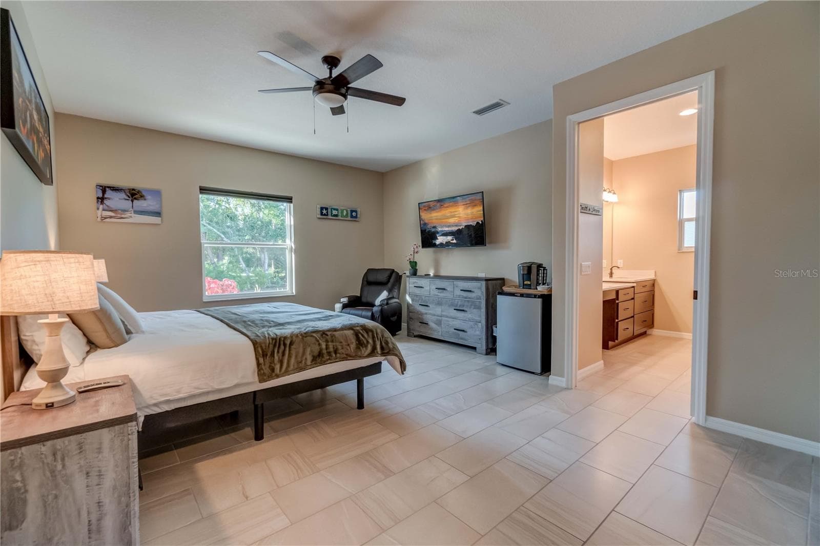 This is one of the 5 private guest suites. - 1991 HEASLEY, ENGLEWOOD