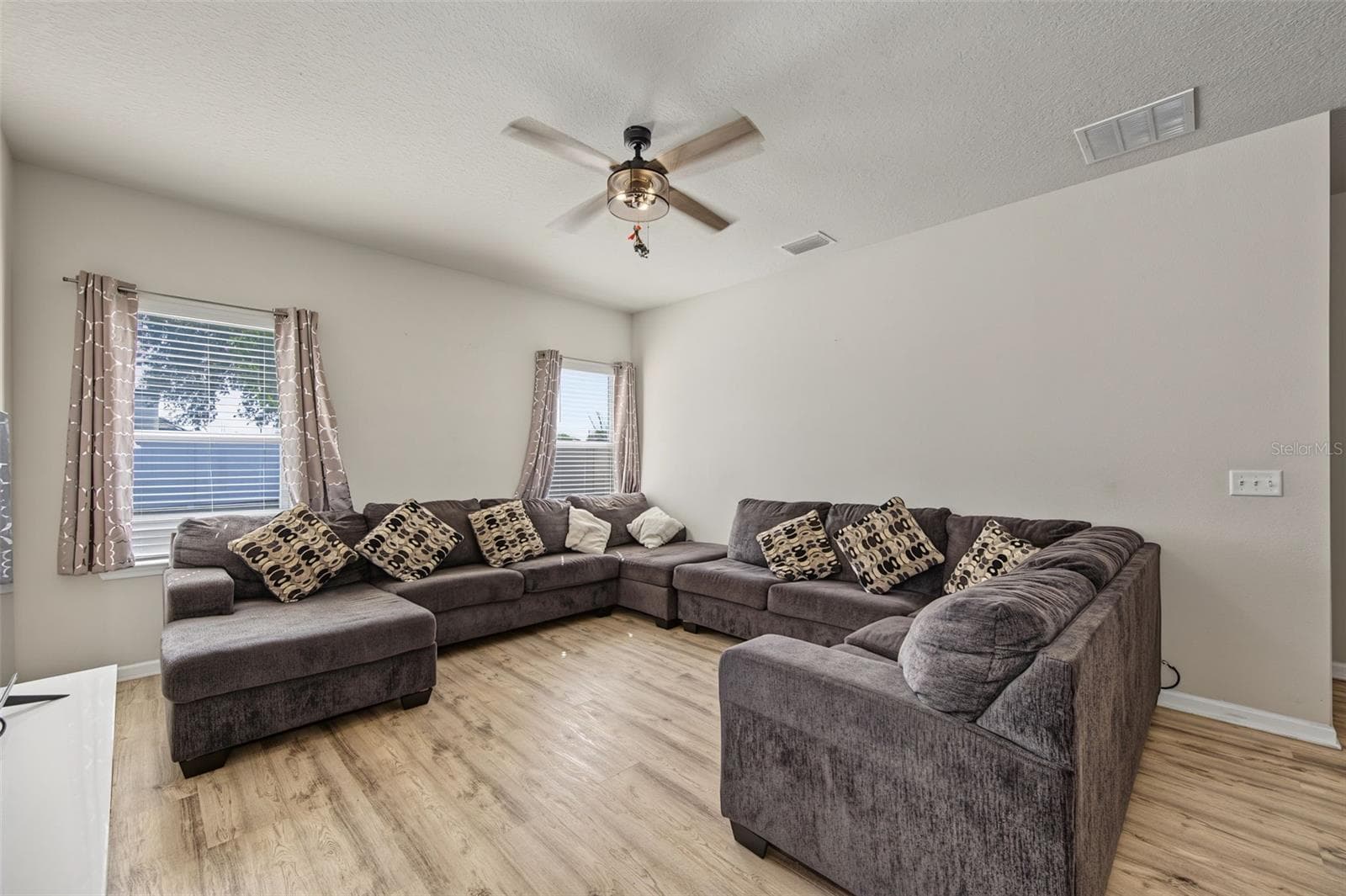 Single Family Residence at 8891 PRAIRIE CREEK DR, NEW PORT RICHEY, photo 8 of 38