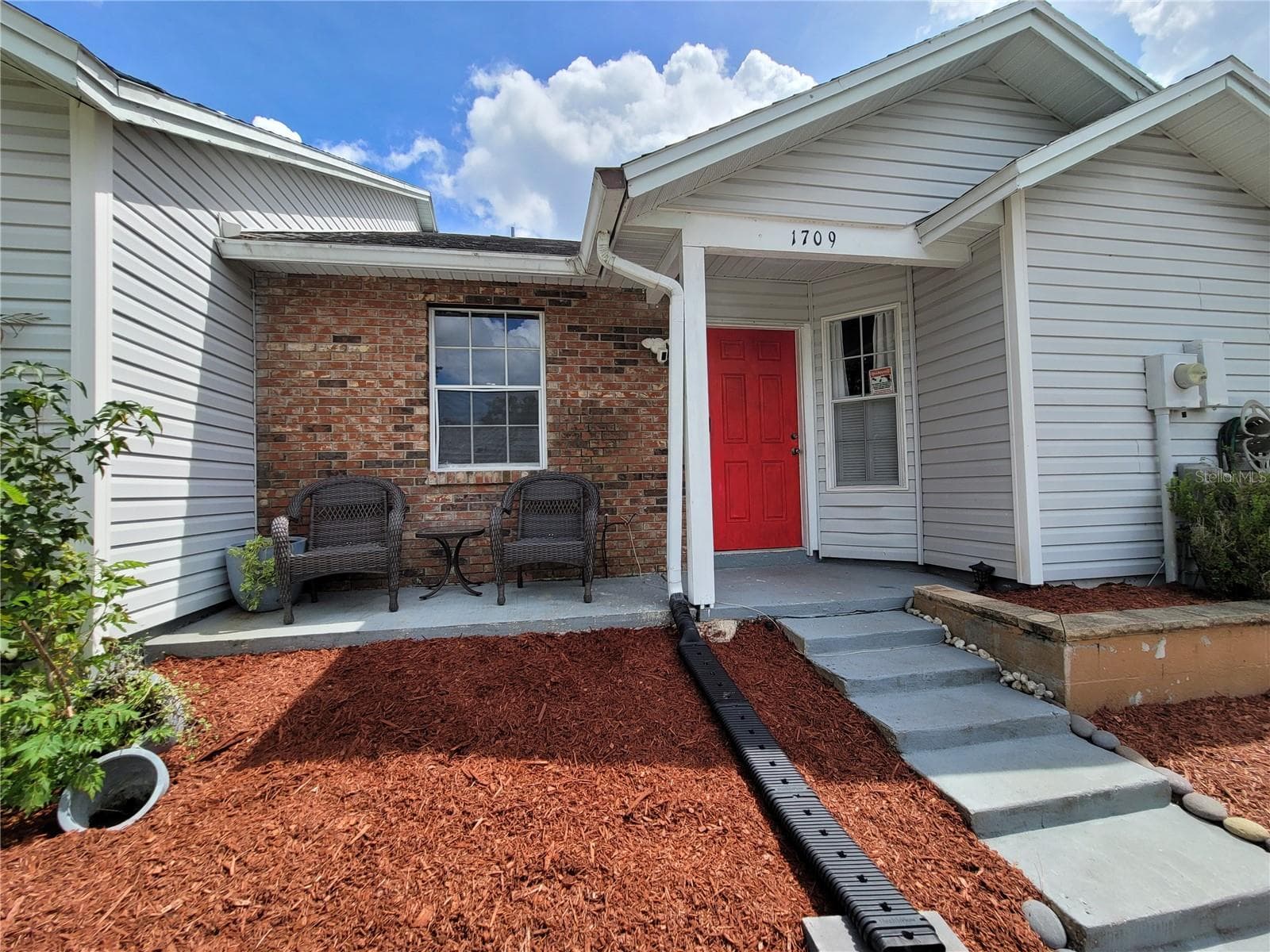 1709 RIVERS EDGE DR