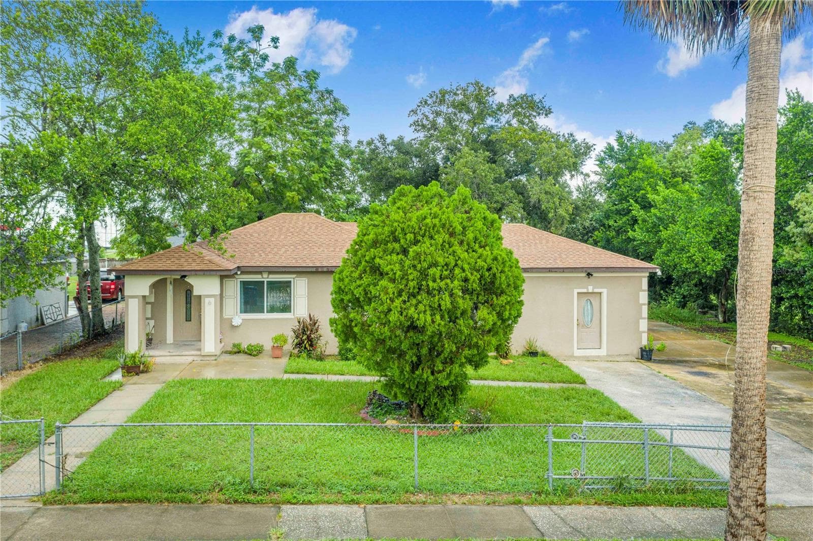 6 E MAGNOLIA ST