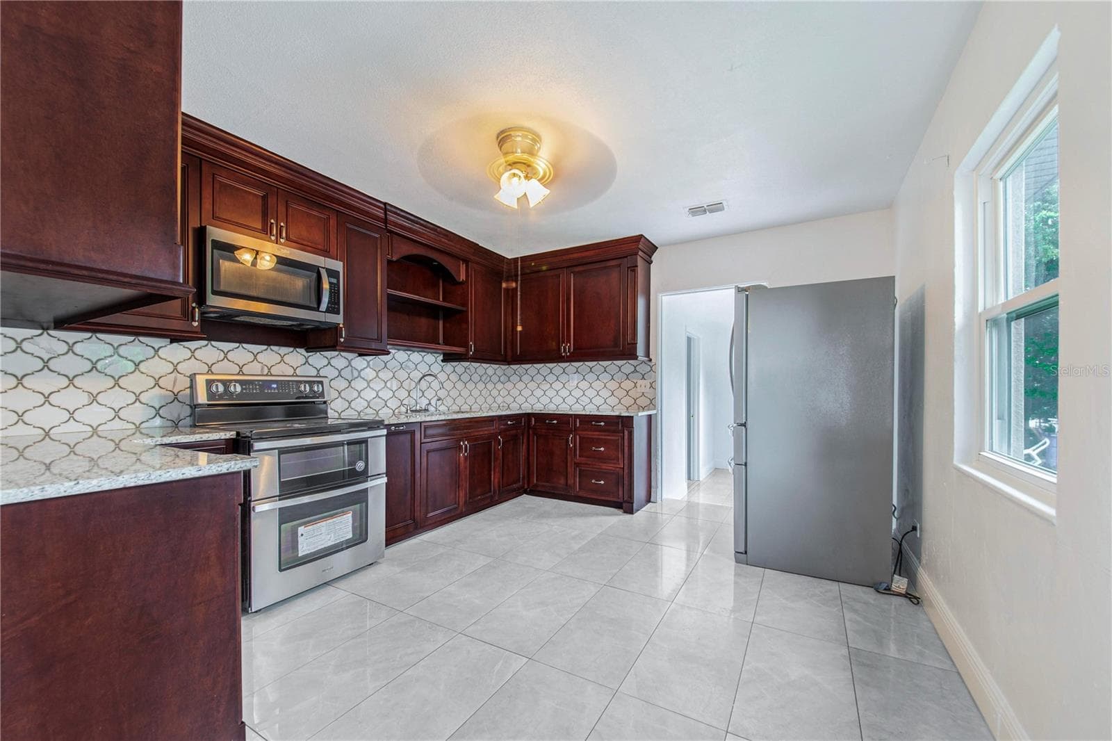 Kitchen - 6 E MAGNOLIA ST, DAVENPORT