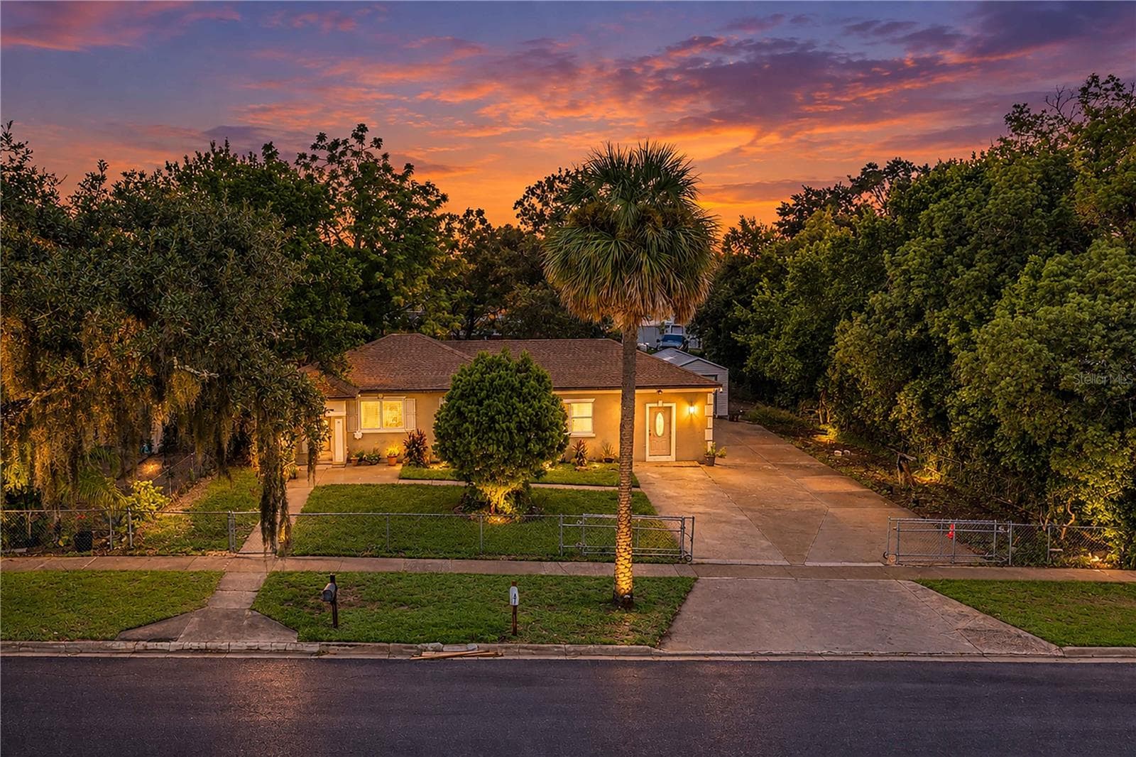 Evening View - 6 E MAGNOLIA ST, DAVENPORT