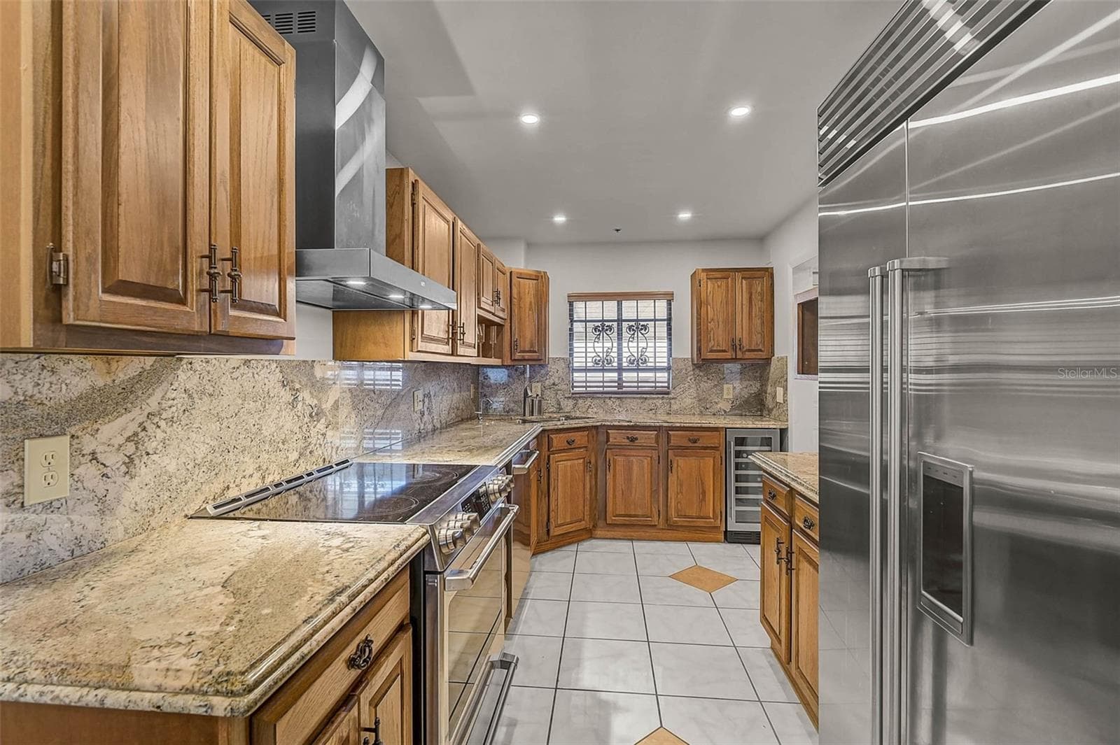 Condominium at 1100 BENJAMIN FRANKLIN DR #802, SARASOTA, photo 16 of 41