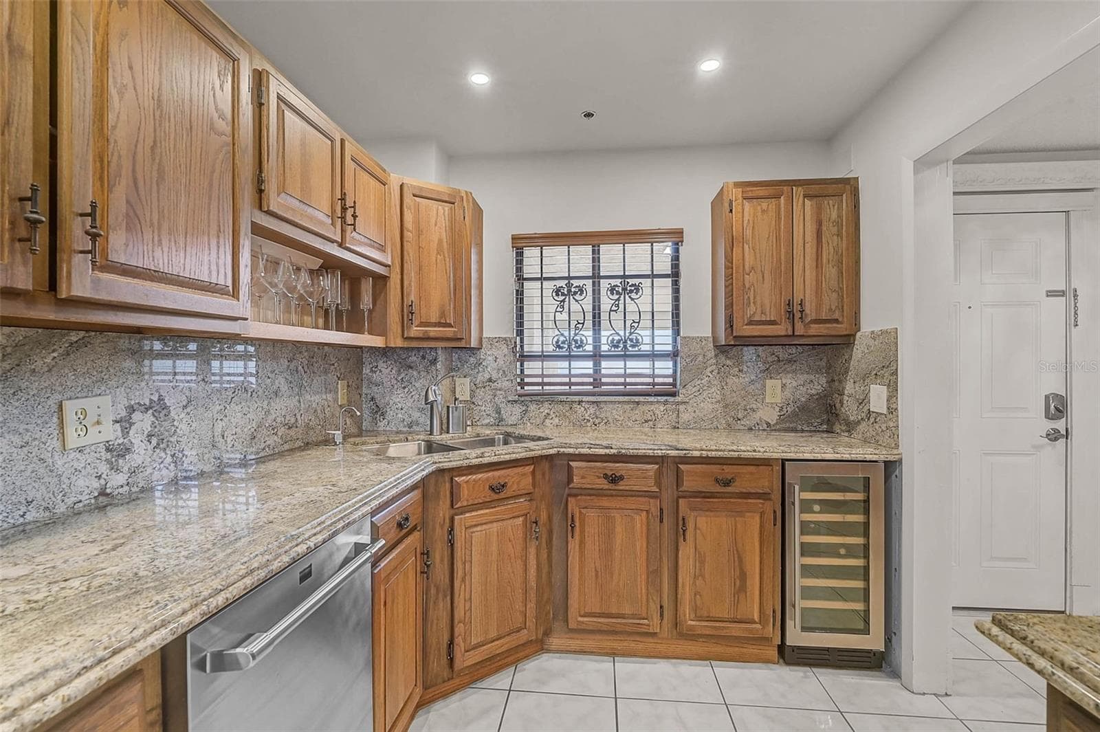 Condominium at 1100 BENJAMIN FRANKLIN DR #802, SARASOTA, photo 17 of 41