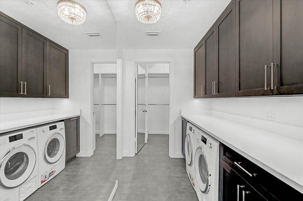 Condominium at 1100 BENJAMIN FRANKLIN DR #802, SARASOTA, photo 22 of 41