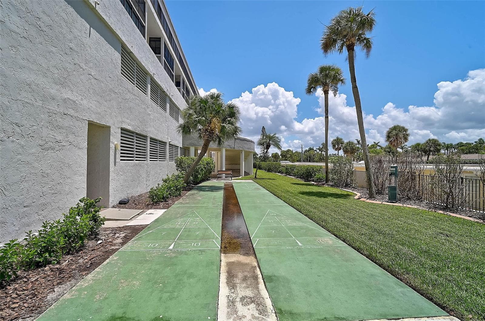 Condominium at 1100 BENJAMIN FRANKLIN DR #802, SARASOTA, photo 36 of 41