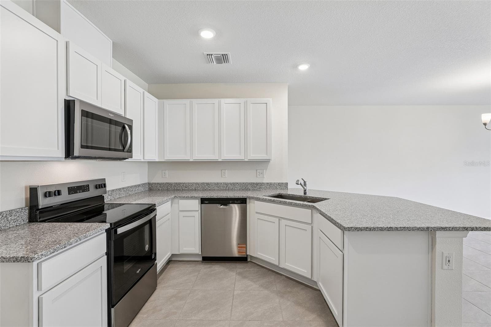 Townhouse at 683 MEADOWS EDGE PL, LAKE WALES, photo 3 of 16