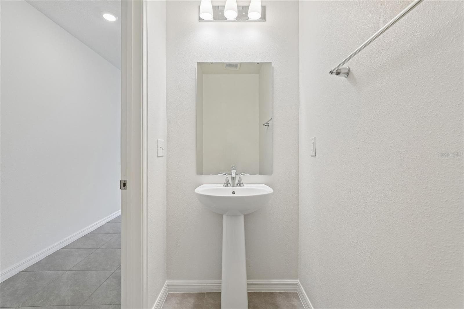 Townhouse at 683 MEADOWS EDGE PL, LAKE WALES, photo 7 of 16