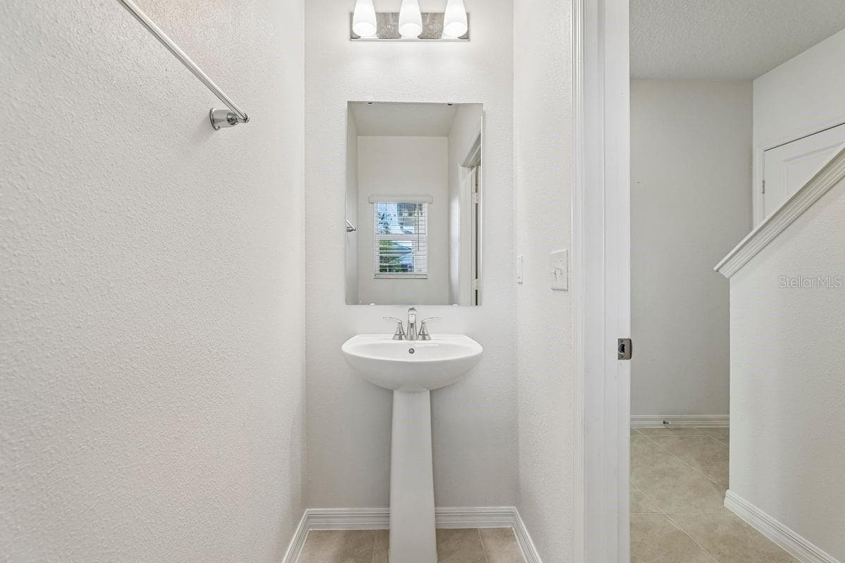 Townhouse at 647 MEADOWS EDGE PL, LAKE WALES, photo 10 of 18