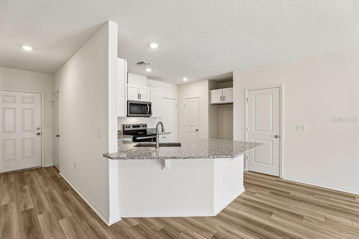 Townhouse at 643 MEADOWS EDGE PL, LAKE WALES, photo 3 of 17
