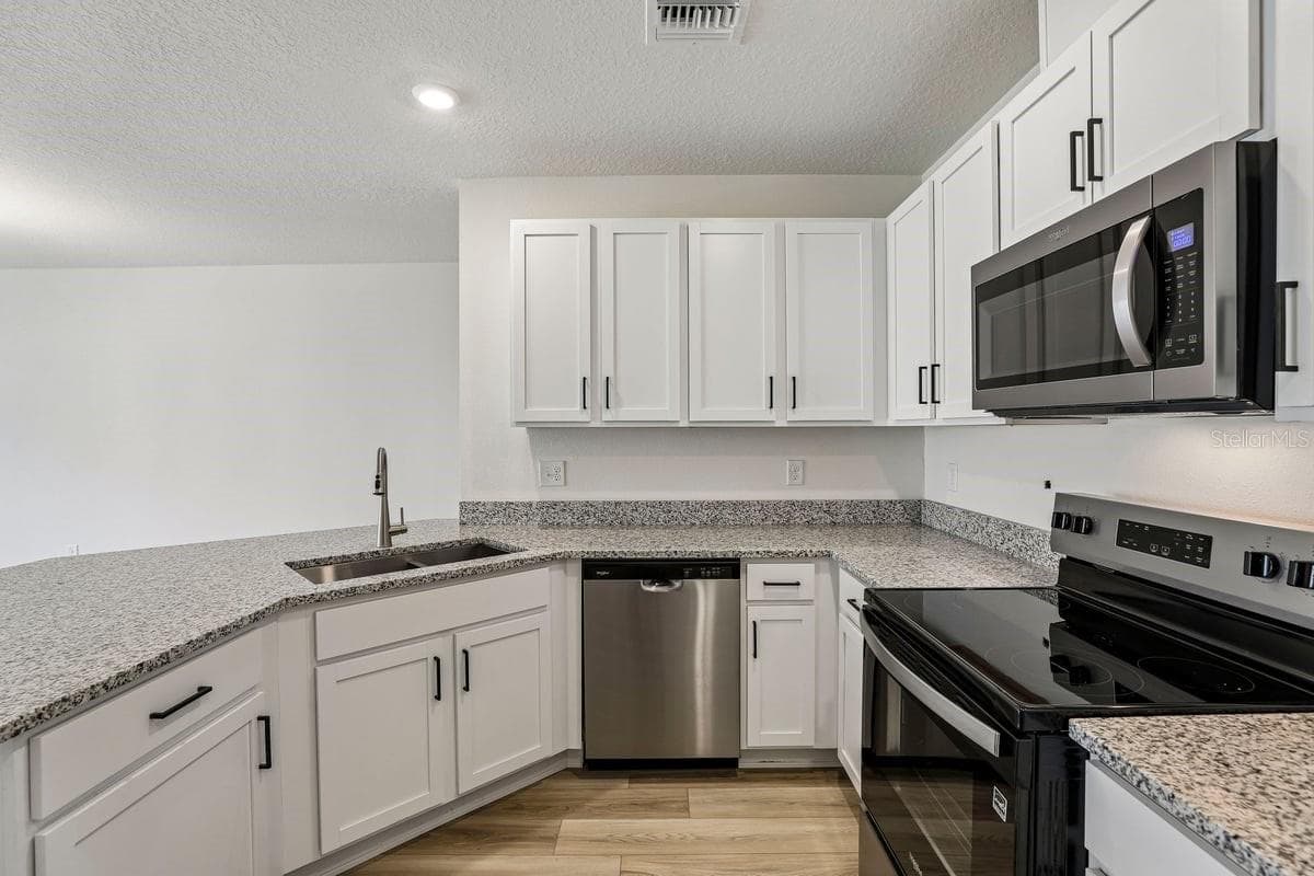Townhouse at 643 MEADOWS EDGE PL, LAKE WALES, photo 5 of 17