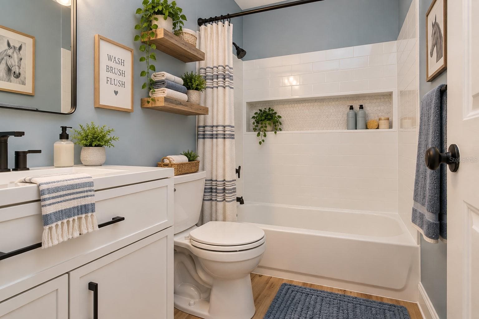 Staged guest bathroom - 2501 LIGHTFOOT RD, WIMAUMA