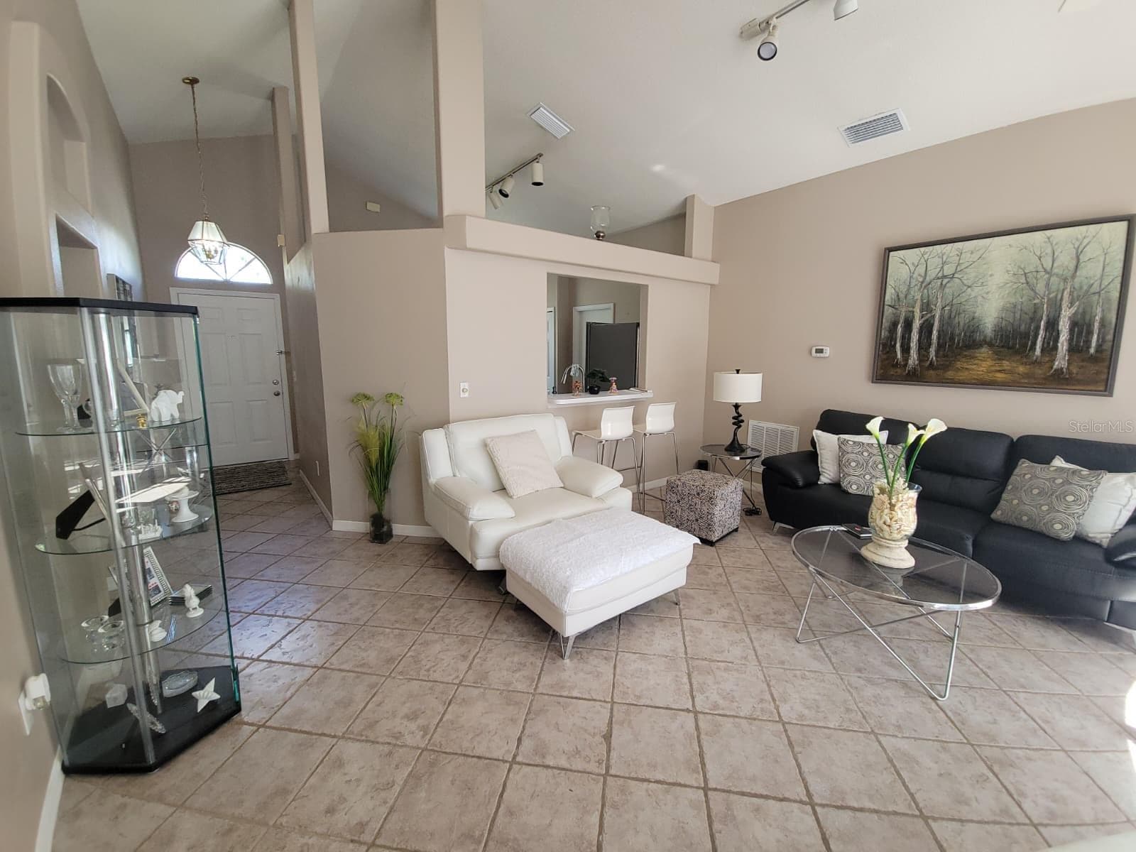 Single Family Residence at 13706 RIVERPATH GROVE DR, ORLANDO, photo 4 of 39