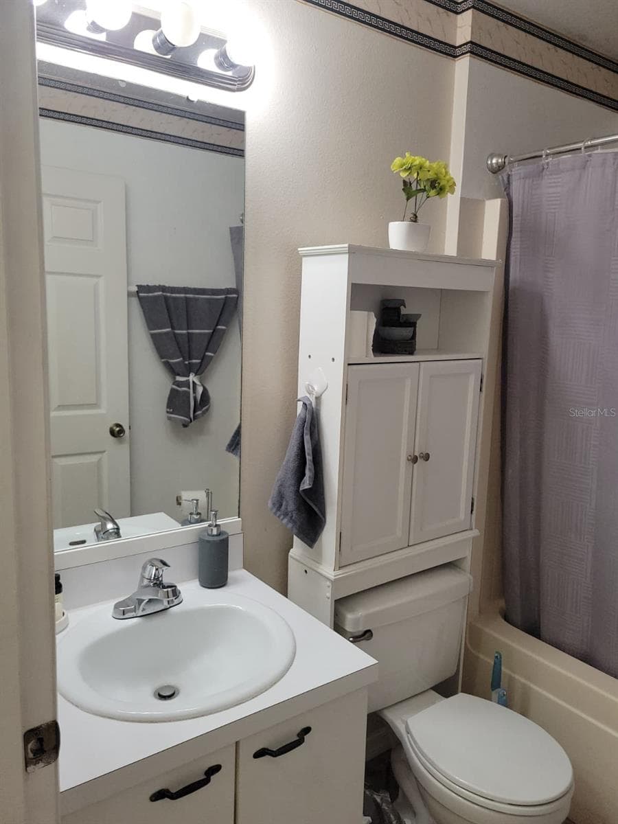 Single Family Residence at 13706 RIVERPATH GROVE DR, ORLANDO, photo 16 of 39