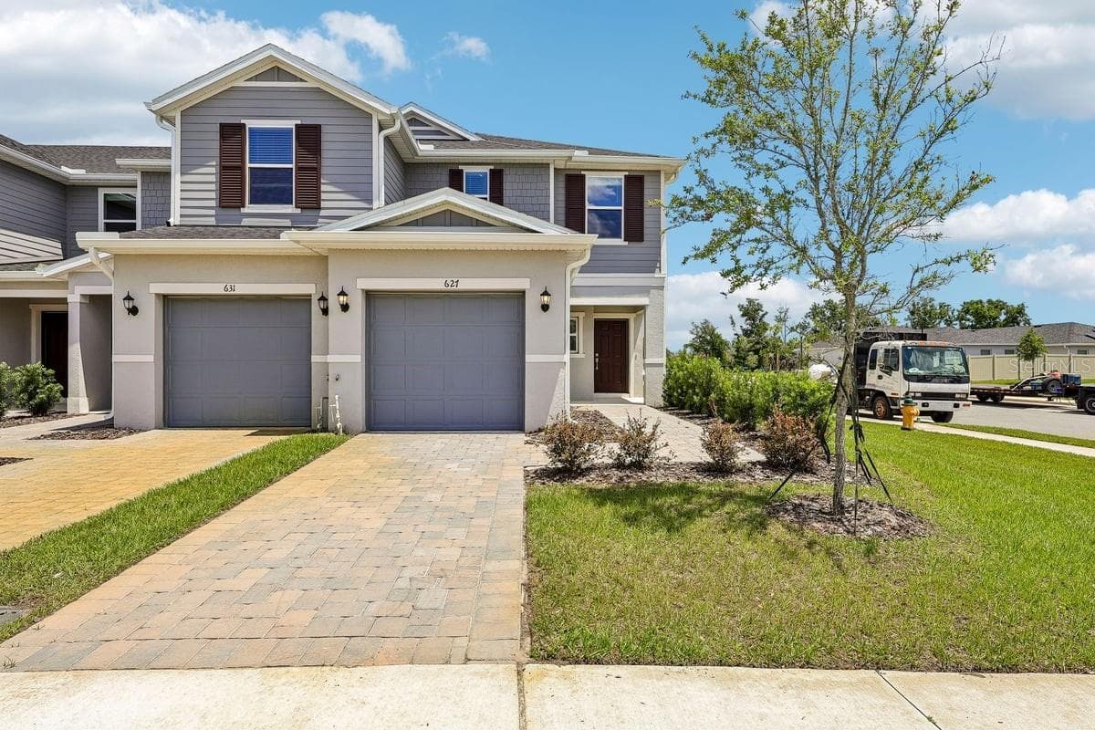 627 MEADOWS EDGE PL