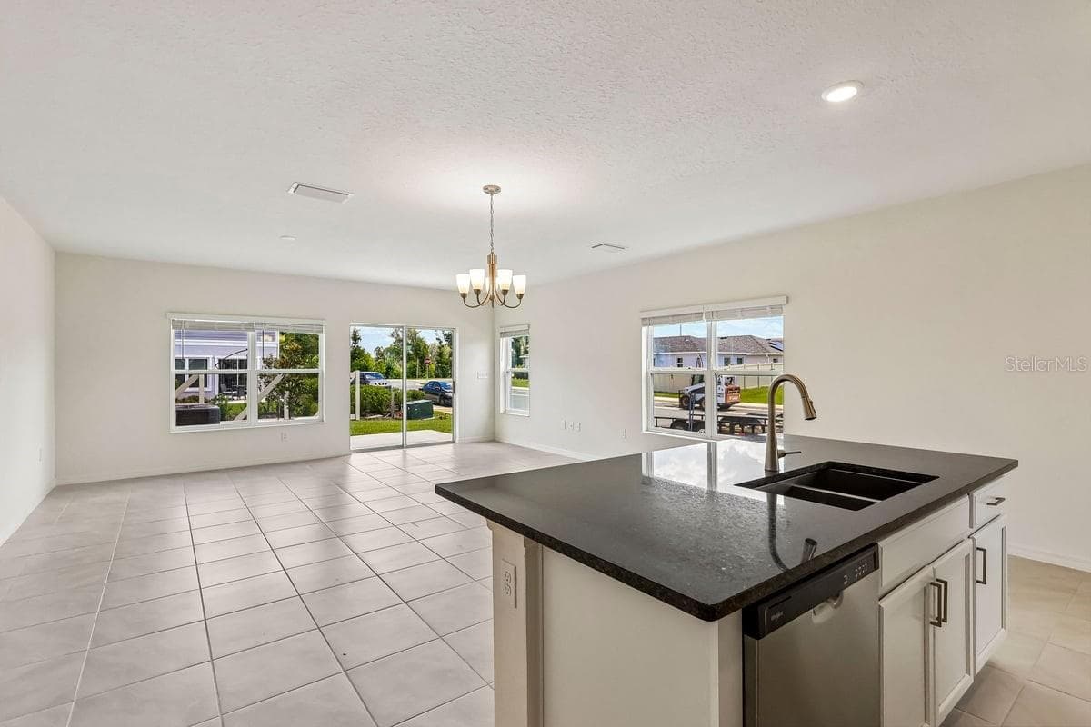 Townhouse at 627 MEADOWS EDGE PL, LAKE WALES, photo 5 of 17