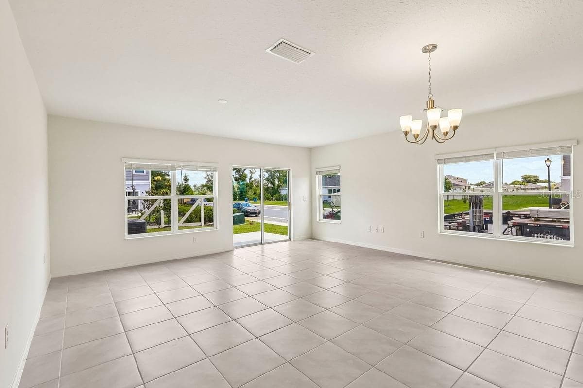Townhouse at 627 MEADOWS EDGE PL, LAKE WALES, photo 6 of 17