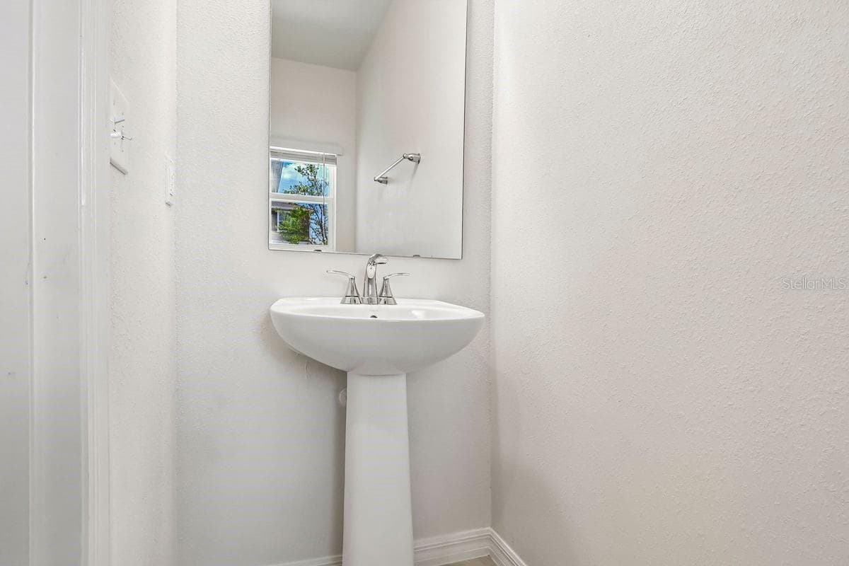 Townhouse at 627 MEADOWS EDGE PL, LAKE WALES, photo 8 of 17