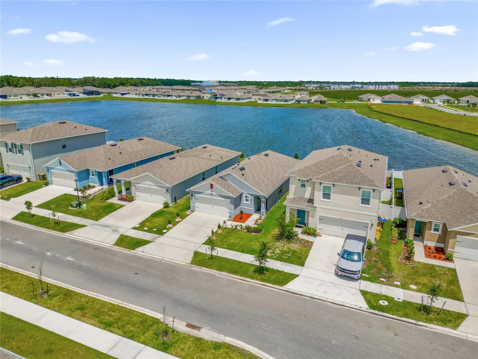 Single Family Residence at 1827 SOUTHFORK DR, KISSIMMEE, photo 2 of 37