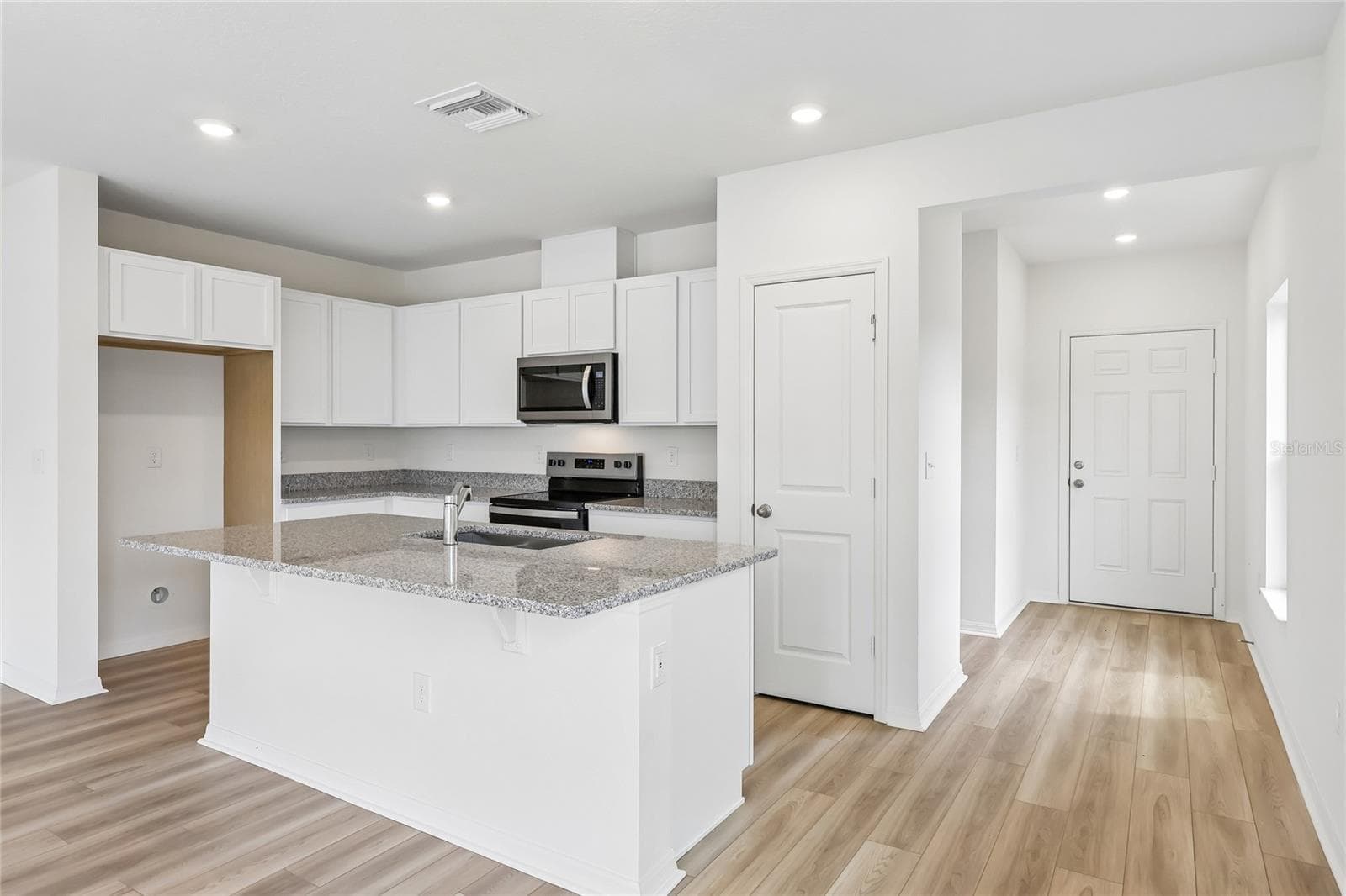Townhouse at 671 MEADOWS EDGE PL, LAKE WALES, photo 2 of 5