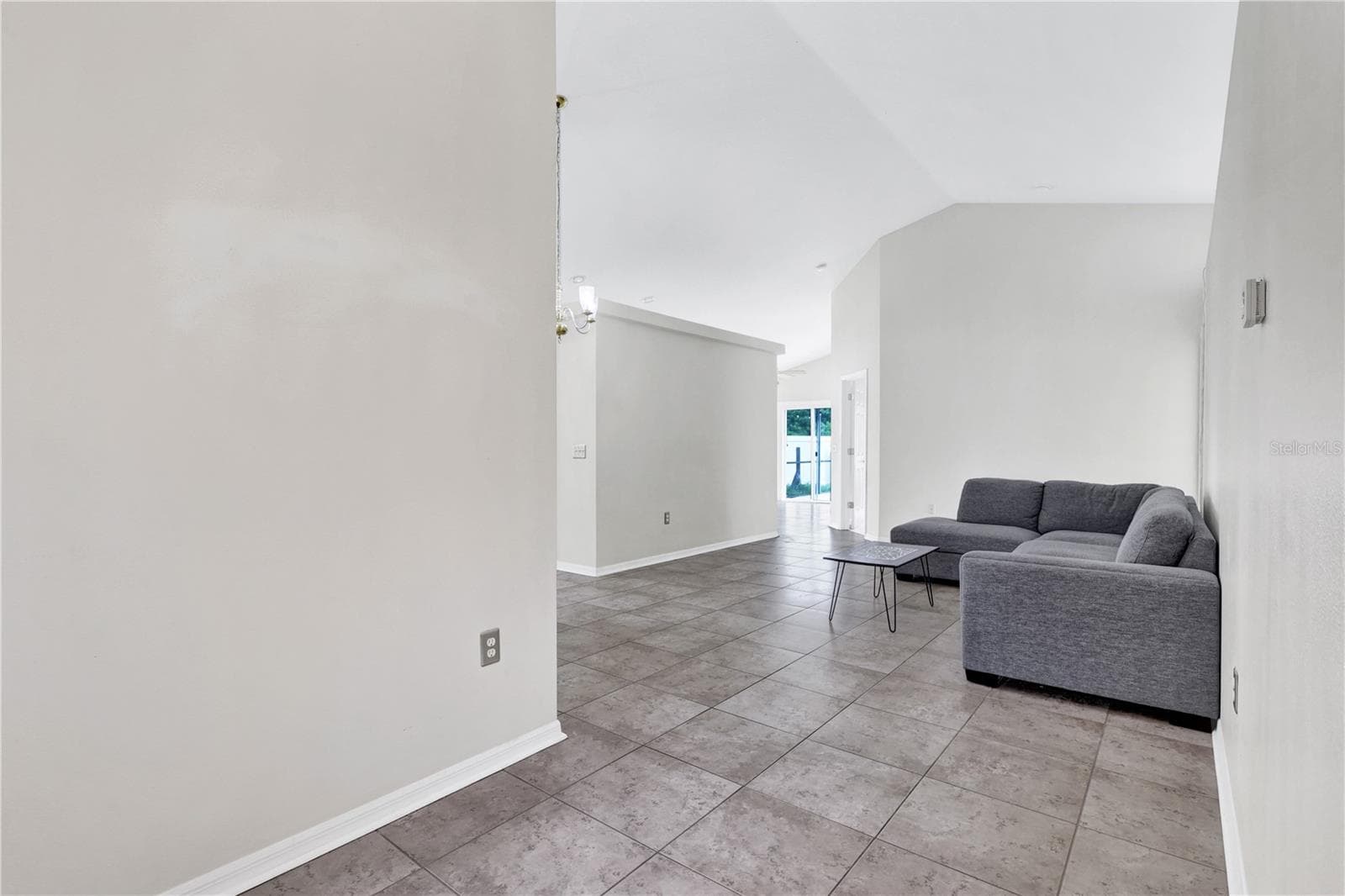 Single Family Residence at 401 FIELDSTREAM WEST BLVD, ORLANDO, photo 5 of 23