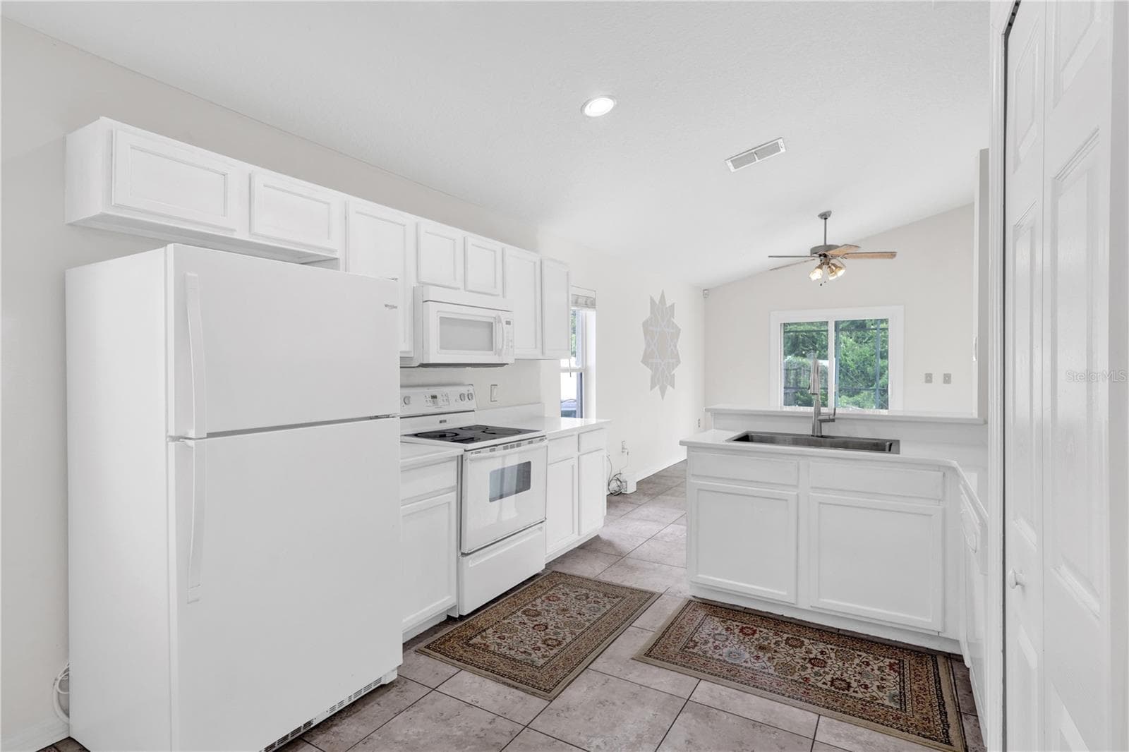 Single Family Residence at 401 FIELDSTREAM WEST BLVD, ORLANDO, photo 10 of 23
