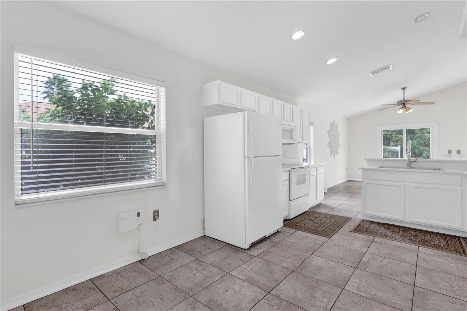 Single Family Residence at 401 FIELDSTREAM WEST BLVD, ORLANDO, photo 12 of 23