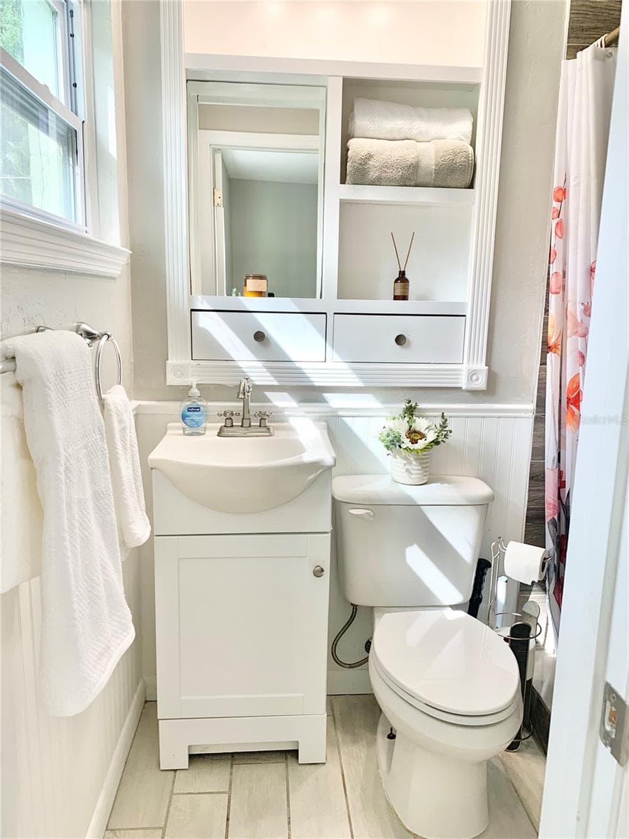 Ensuite Primary Bath - 3305 NW 24TH AVE, GAINESVILLE