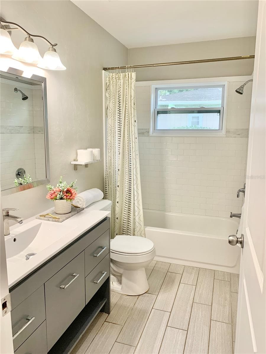 Guest Bathroom - 3305 NW 24TH AVE, GAINESVILLE