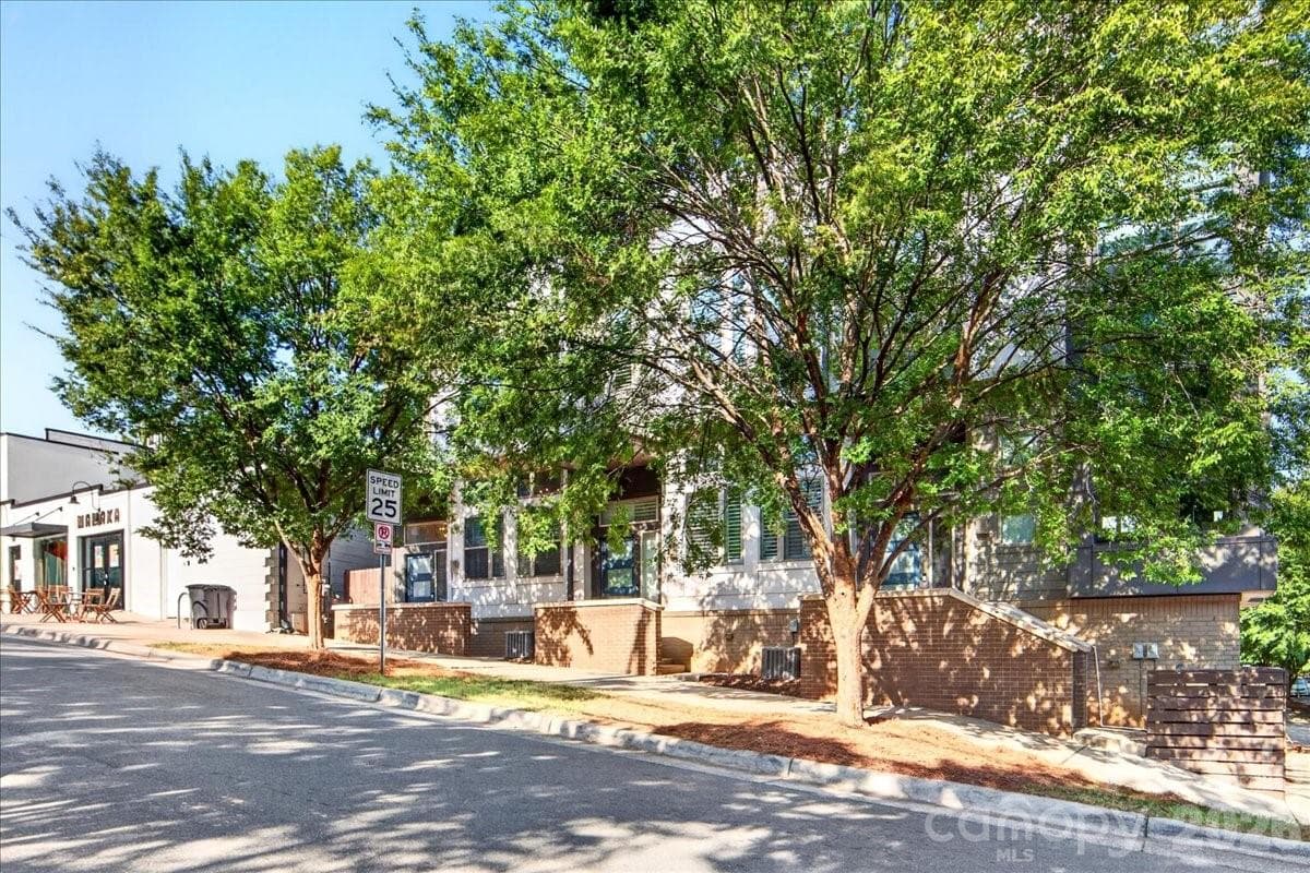Townhouse at 2010 Hawkins Street, Charlotte, photo 35 of 48
