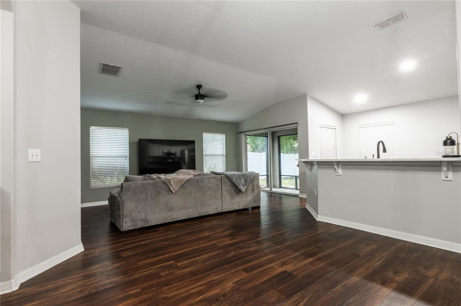 Living Room/Breakfast Bar - 7286 CEDARCREST BLVD, LAKELAND