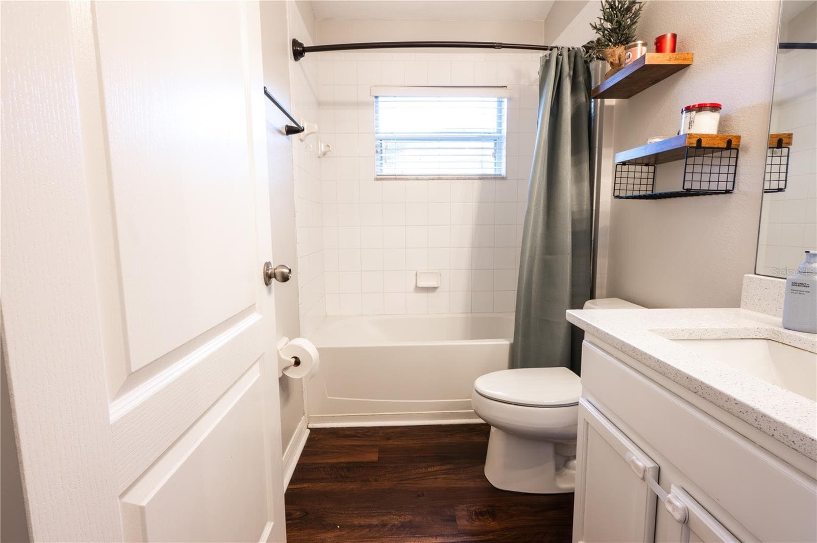 Bath 2 - 7286 CEDARCREST BLVD, LAKELAND