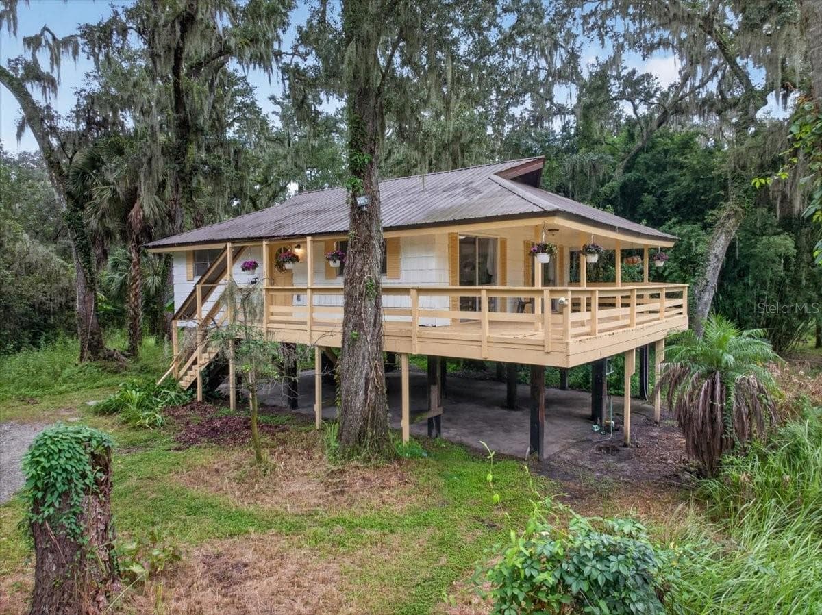 Single Family Residence at 4417 RIVER DR, VALRICO, photo 4 of 60