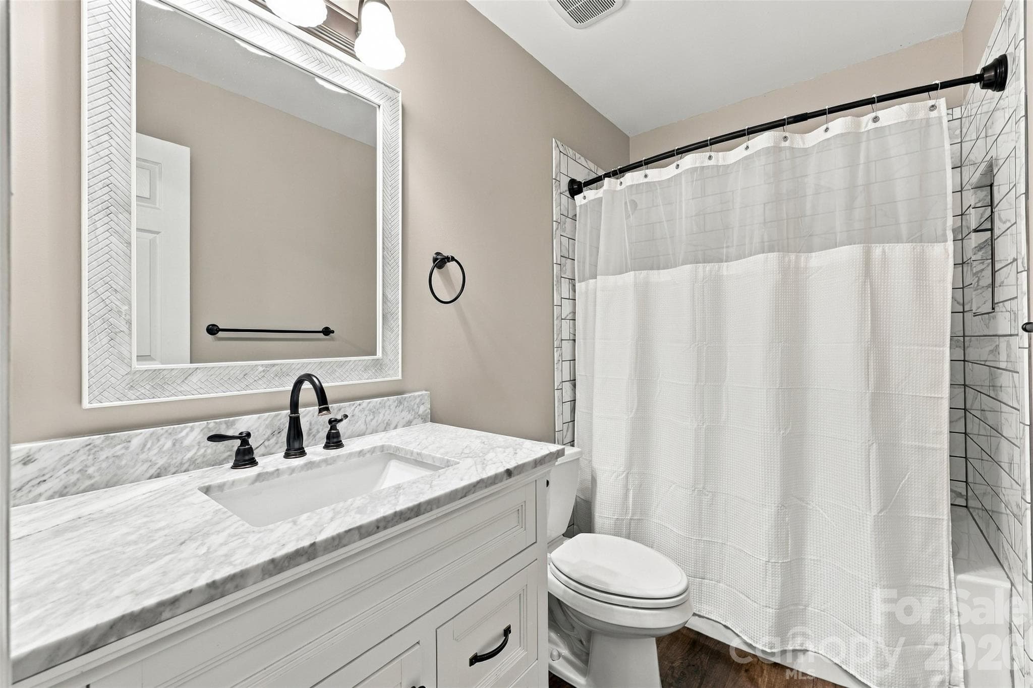 Full Bathroom upstairs - 104 Felix Lane, York
