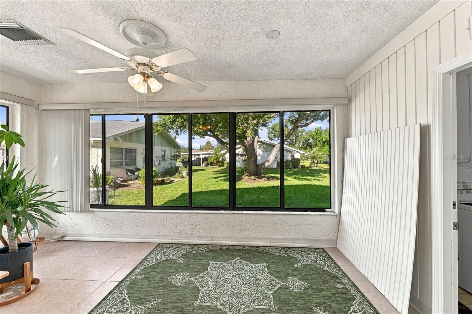 Florida Room - 2227 GREENHAVEN DR #367, SUN CITY CENTER