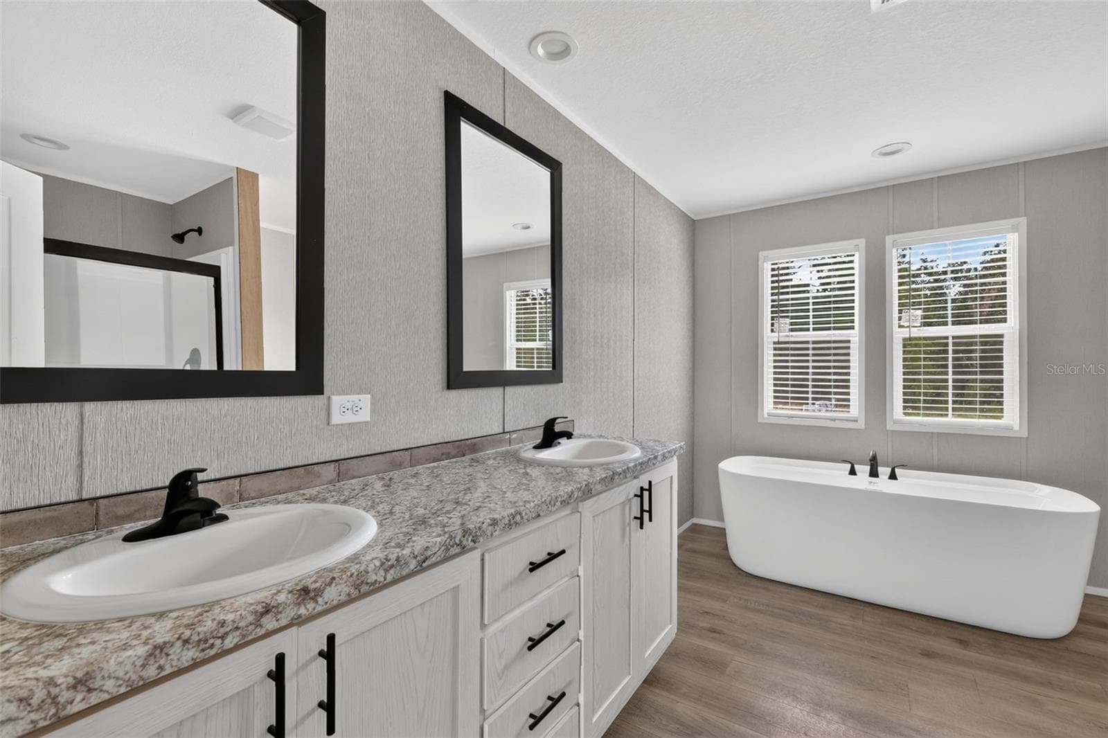 Manufactured Home at 16636 SW 57TH ST, OCALA, photo 4 of 24