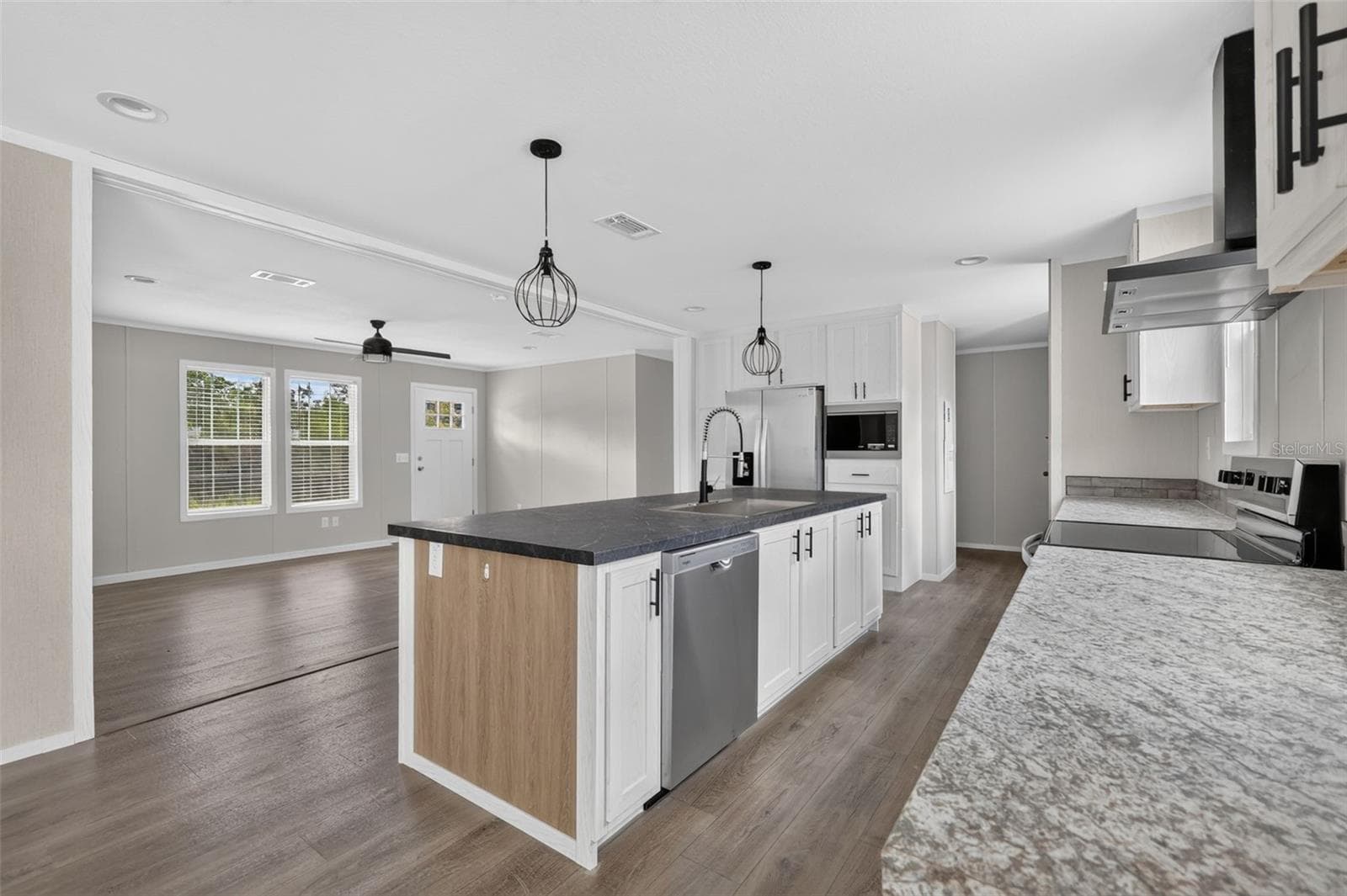 Manufactured Home at 16636 SW 57TH ST, OCALA, photo 9 of 24