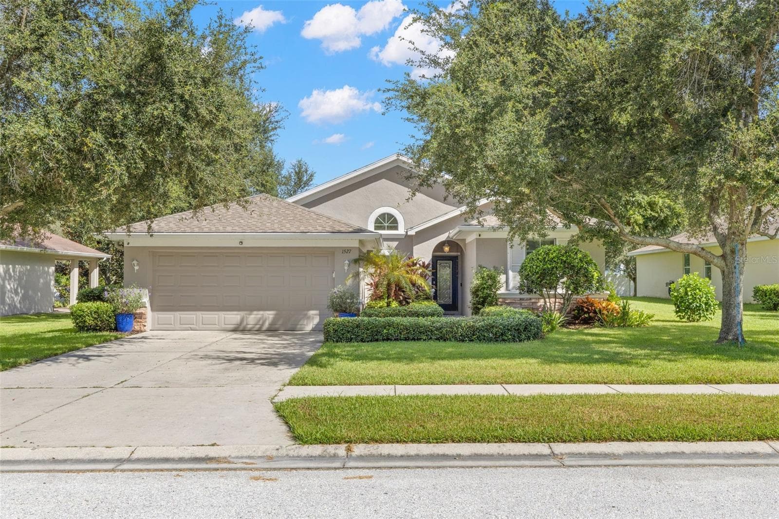 1527 RIVER CT