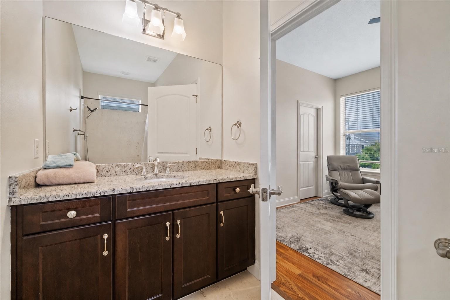 Bedroom 3 en-suite bathroom - 2712 W GRAY ST, TAMPA