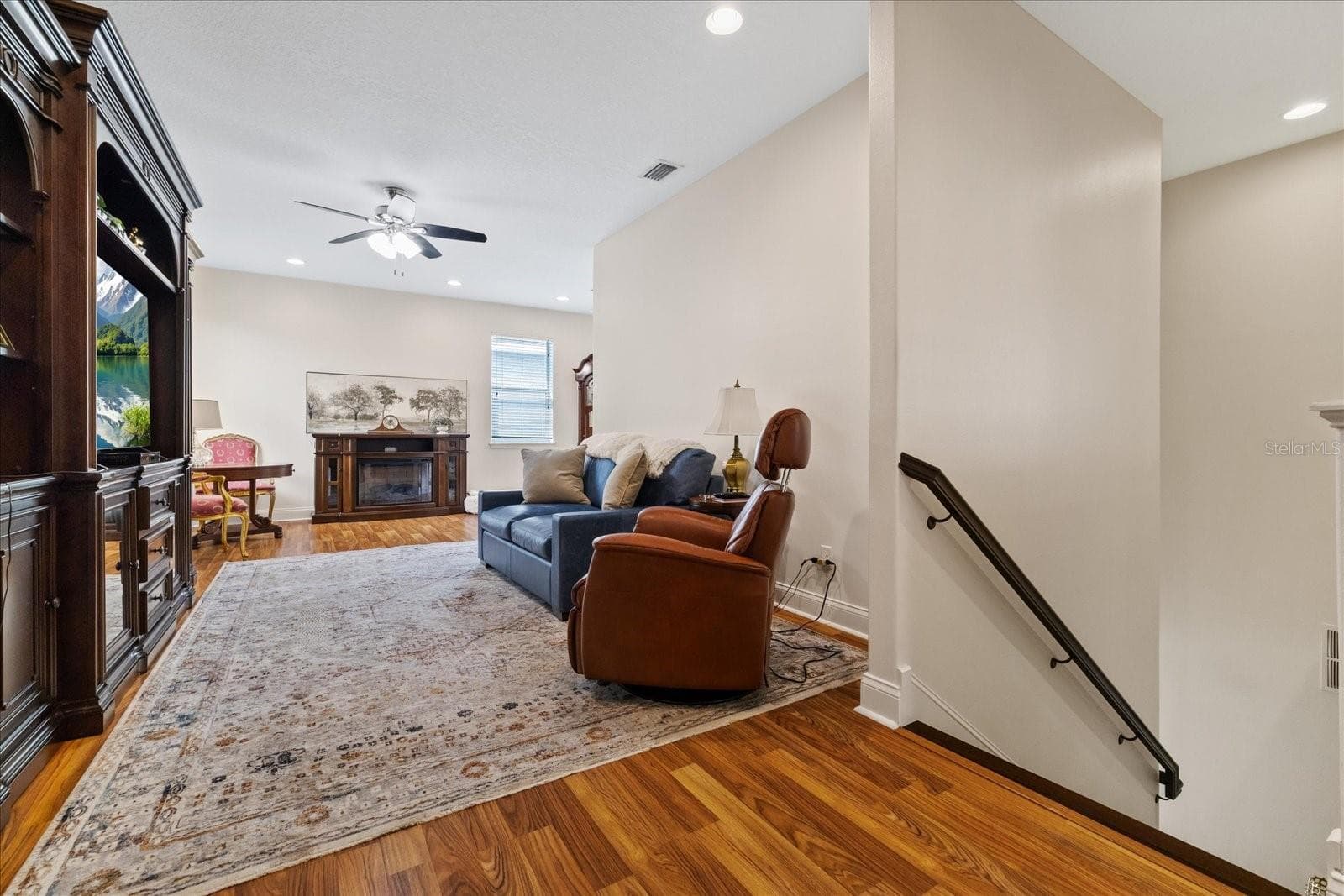 Upstairs landing / den - 2712 W GRAY ST, TAMPA