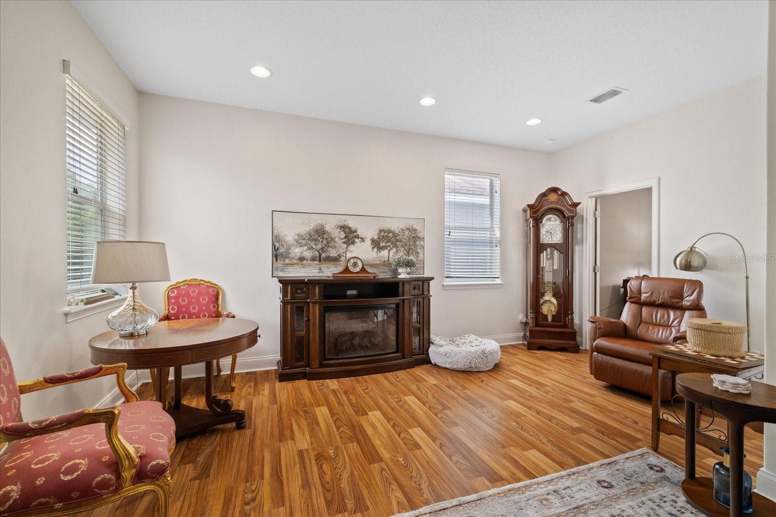 Upstairs landing / den - 2712 W GRAY ST, TAMPA
