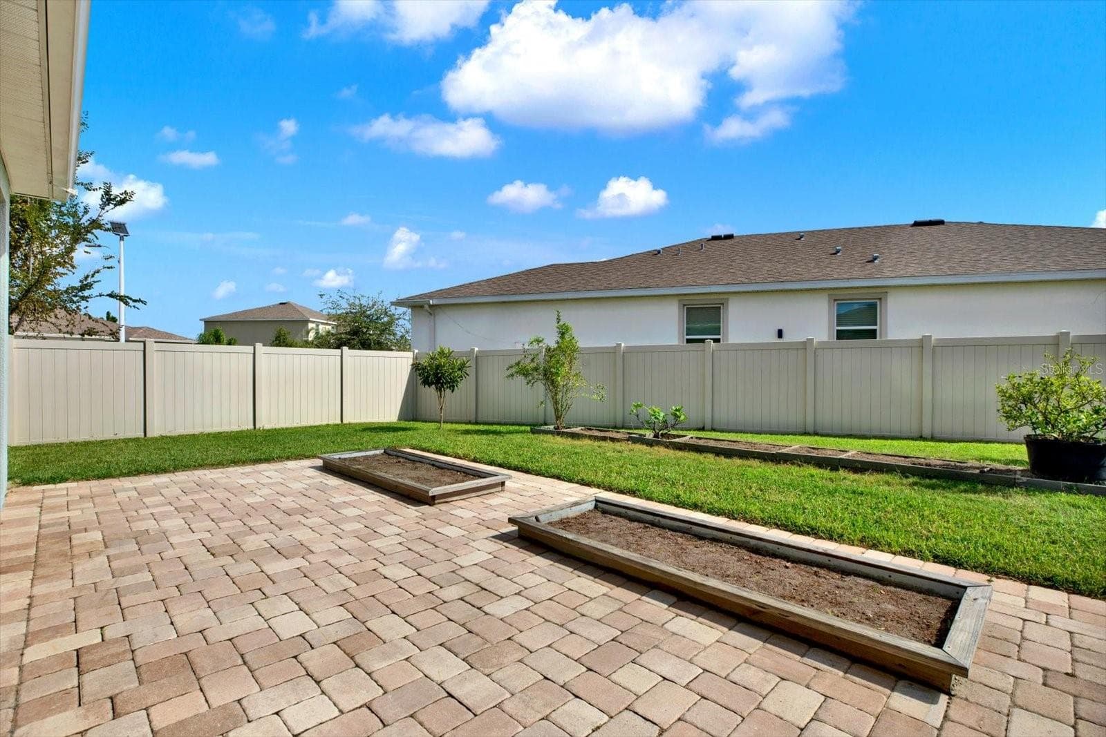 backyard is fenced in - 10966 DELTA HUFF CT, SAN ANTONIO