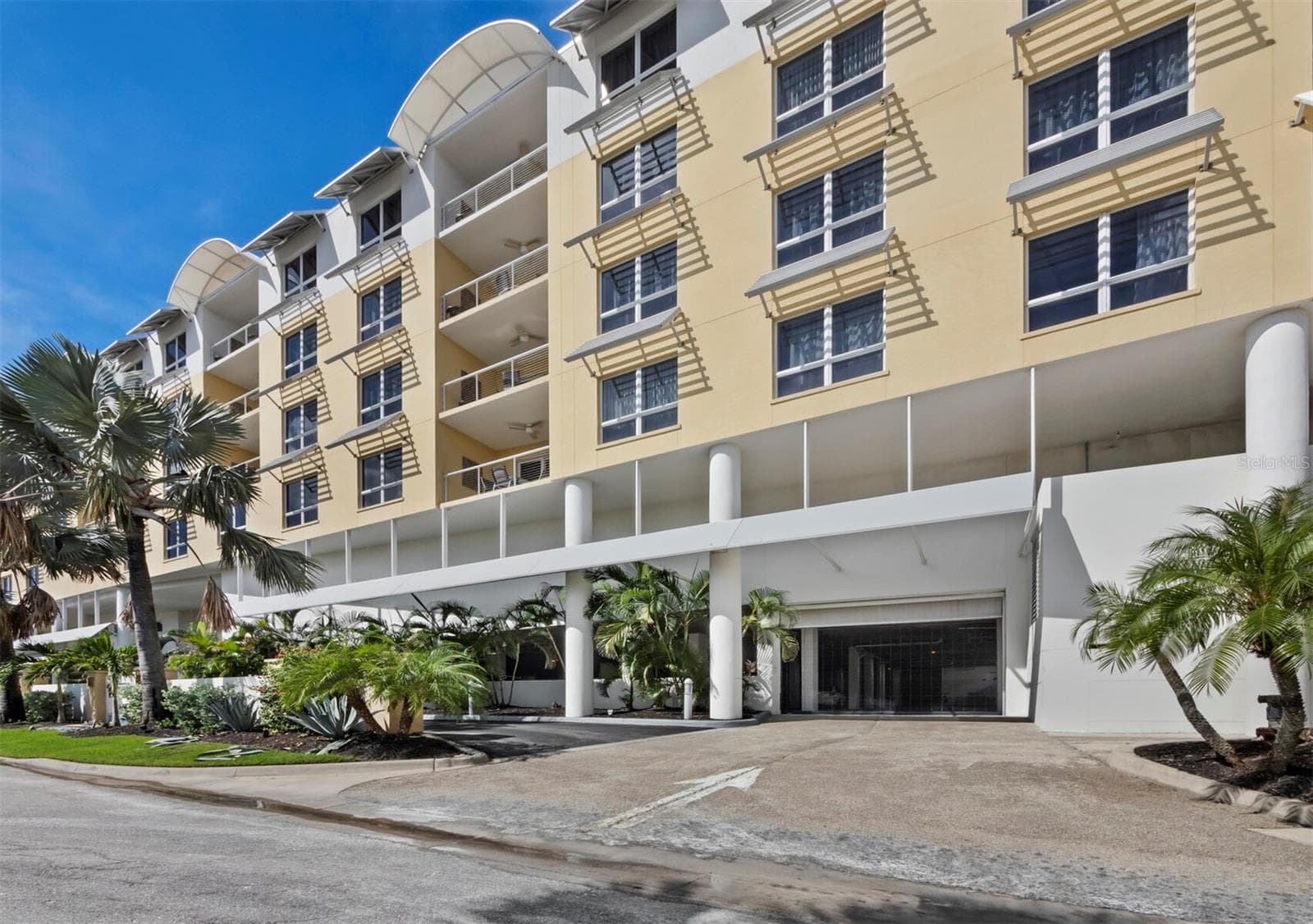 Condo - Hotel at 915 SEASIDE DR #310, SARASOTA, photo 3 of 88
