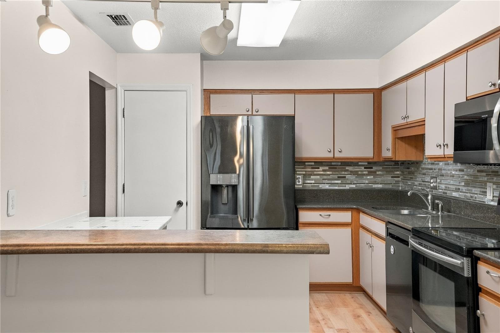 Condominium at 4801 COACHMANS DR DR #3, ORLANDO, photo 7 of 24