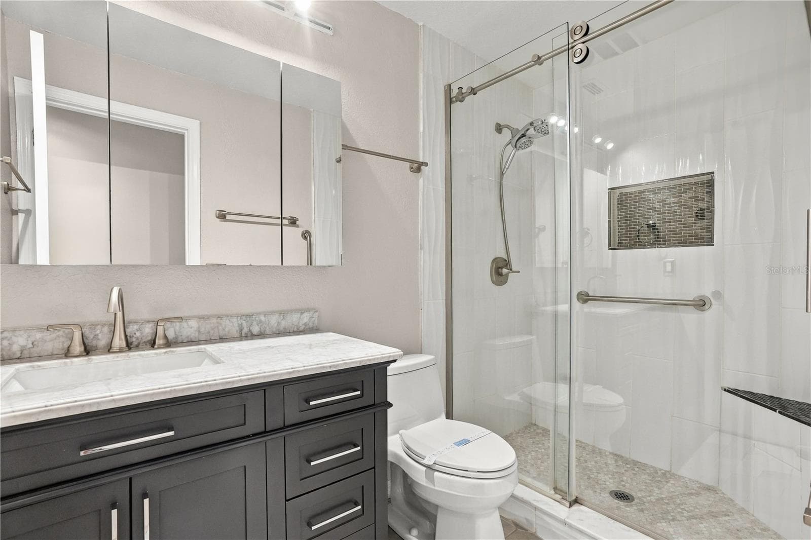 2nd Bath - 4801 COACHMANS DR DR #3, ORLANDO