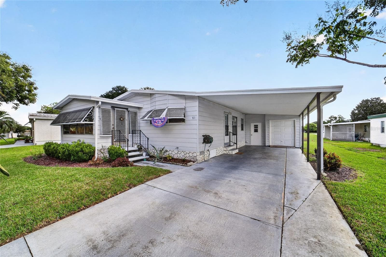 Manufactured Home at 920 SILVER OAK AVE, THE VILLAGES, photo 2 of 30