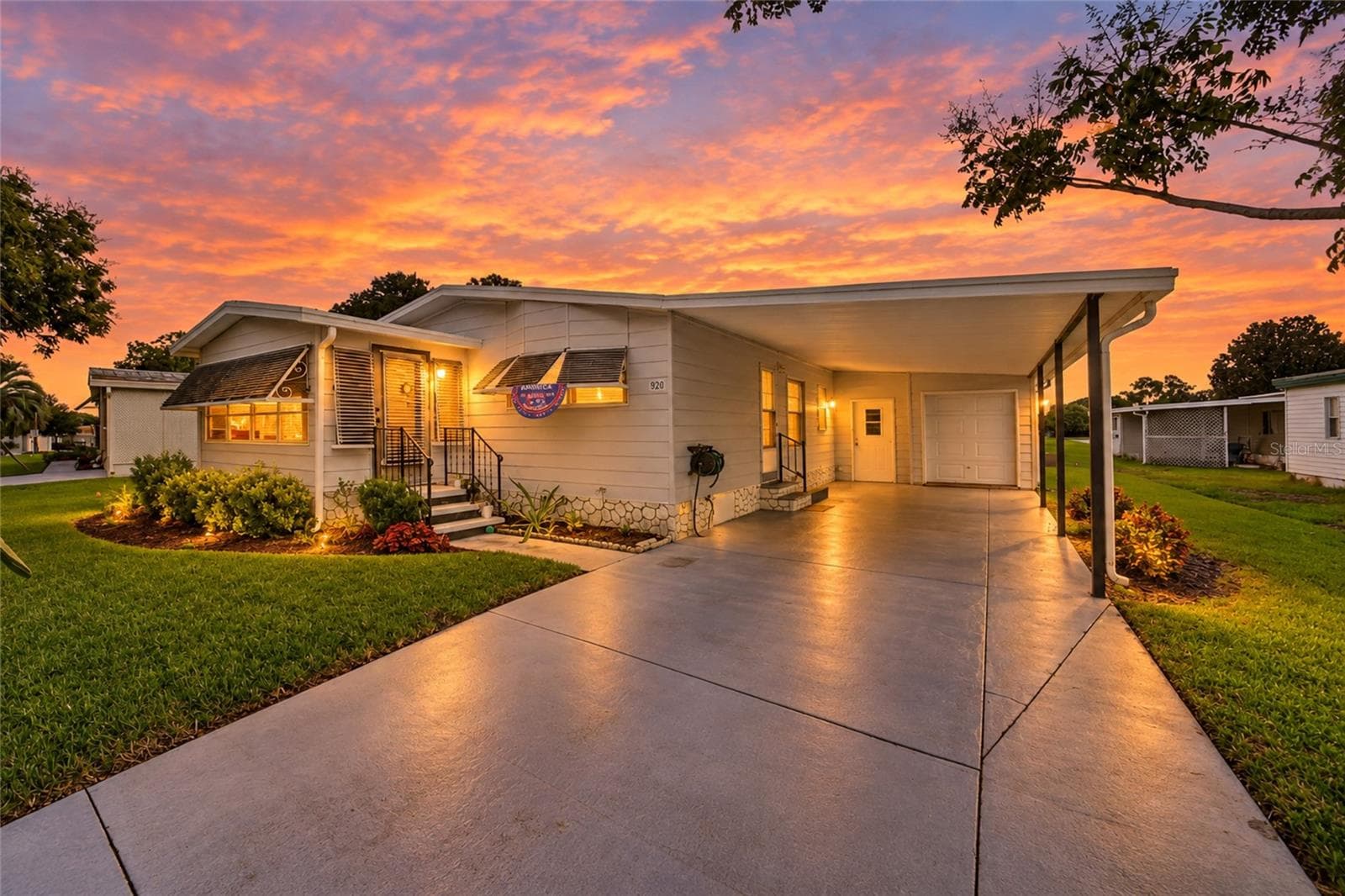 920 SILVER OAK AVE